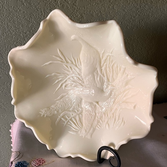 Vintage Northwood Uranium Custard Glass Peacock & Urn Bowl, 10” - Picture 3 of 14